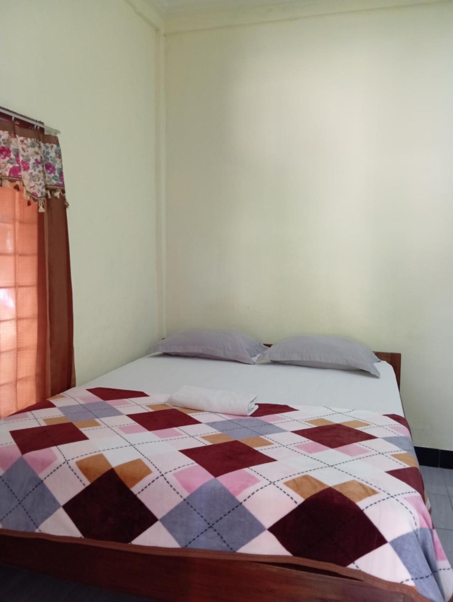 Pedek Homestay Прая Екстериор снимка