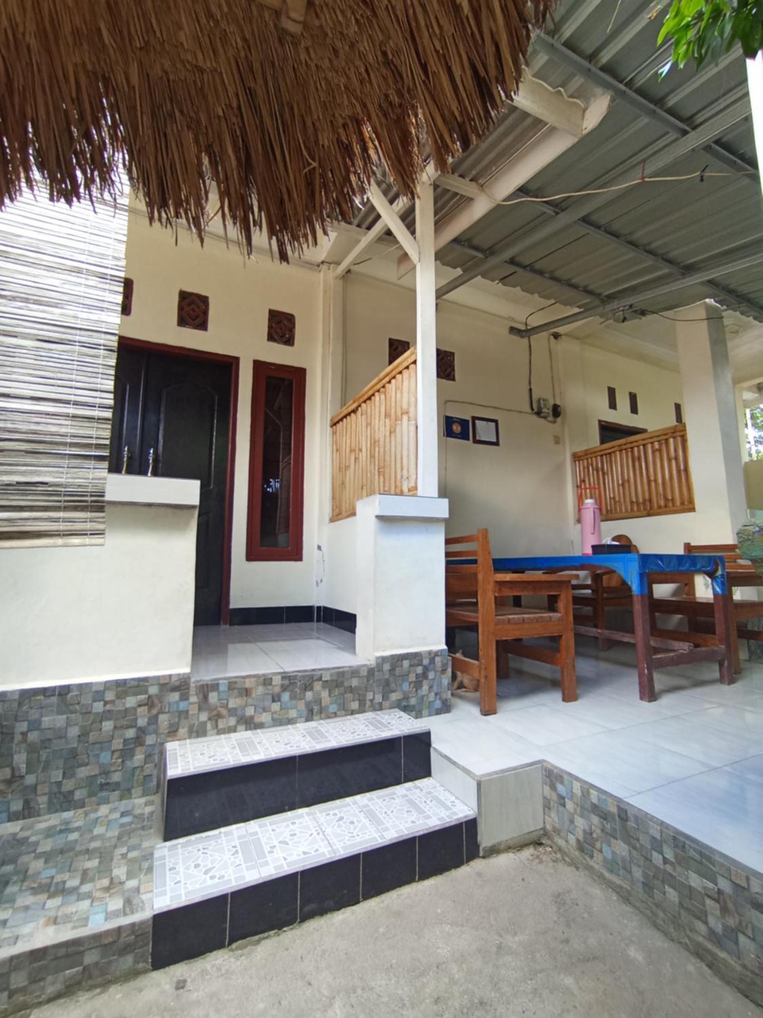Pedek Homestay Прая Екстериор снимка