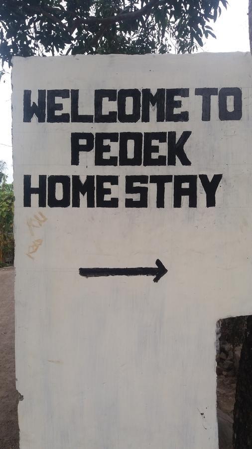 Pedek Homestay Прая Екстериор снимка